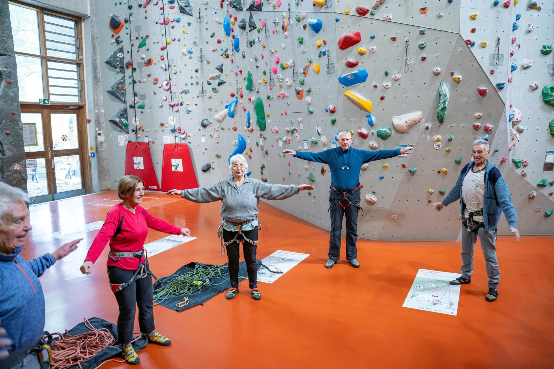 Aufwärmtraining bei der Seniorenklettergruppe | © DAV / Julian Rohn